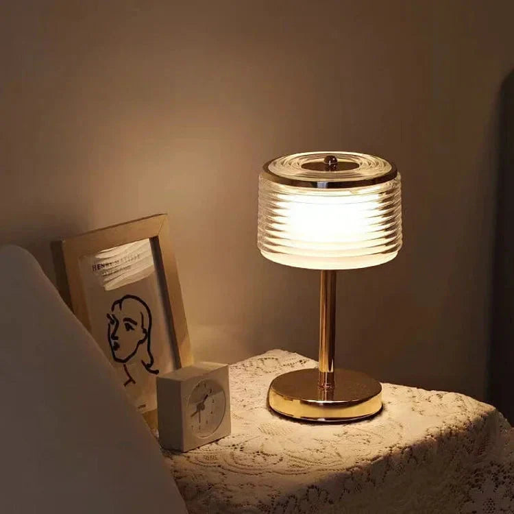 Nowoczesna lampa biurkowa LED z pierścieniem
