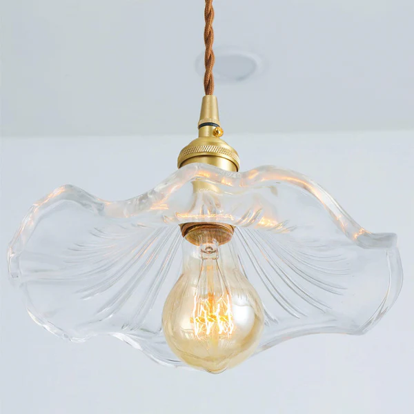 Elegancka lampa wisząca z motywem kwiatowym inspirowana hibiskusem