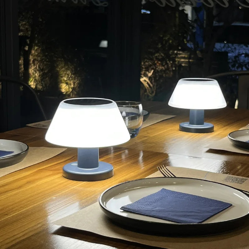 Przenośna lampa biurkowa zasilana energią słoneczną