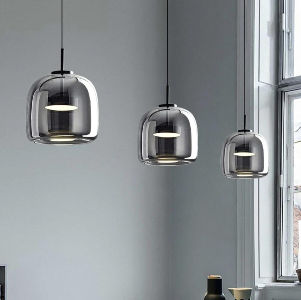 Czarna lampa wisząca w stylu skandynawskim