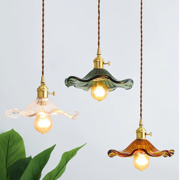 Elegancka lampa wisząca z motywem kwiatowym inspirowana hibiskusem