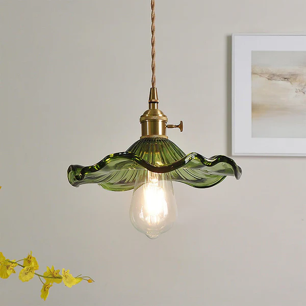 Elegancka lampa wisząca z motywem kwiatowym inspirowana hibiskusem