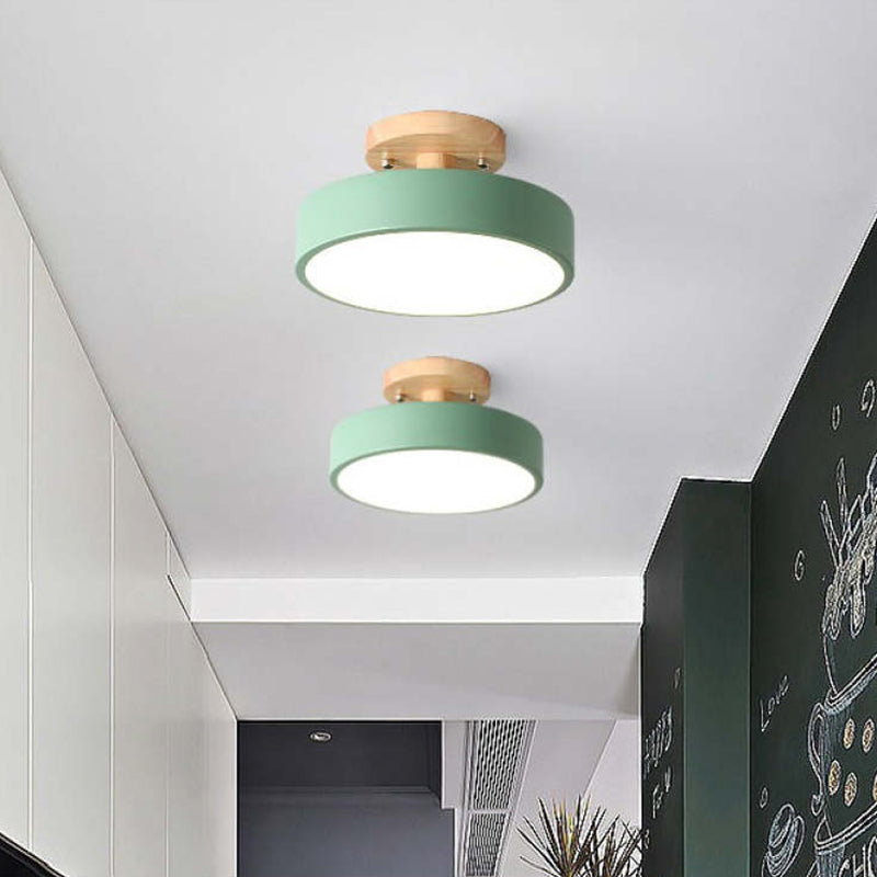 Nowoczesne lampy sufitowe LED montowane na płasko