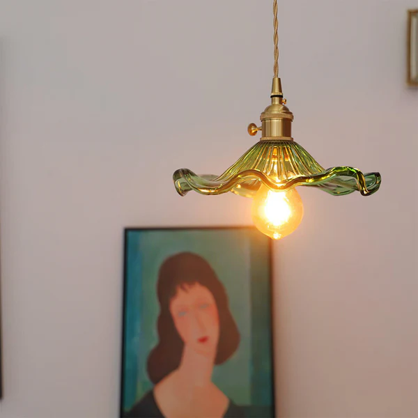 Elegancka lampa wisząca z motywem kwiatowym inspirowana hibiskusem