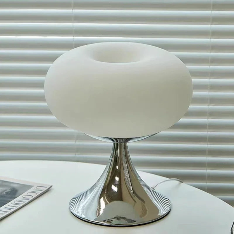 Vintage lampka biurkowa w kształcie jabłka