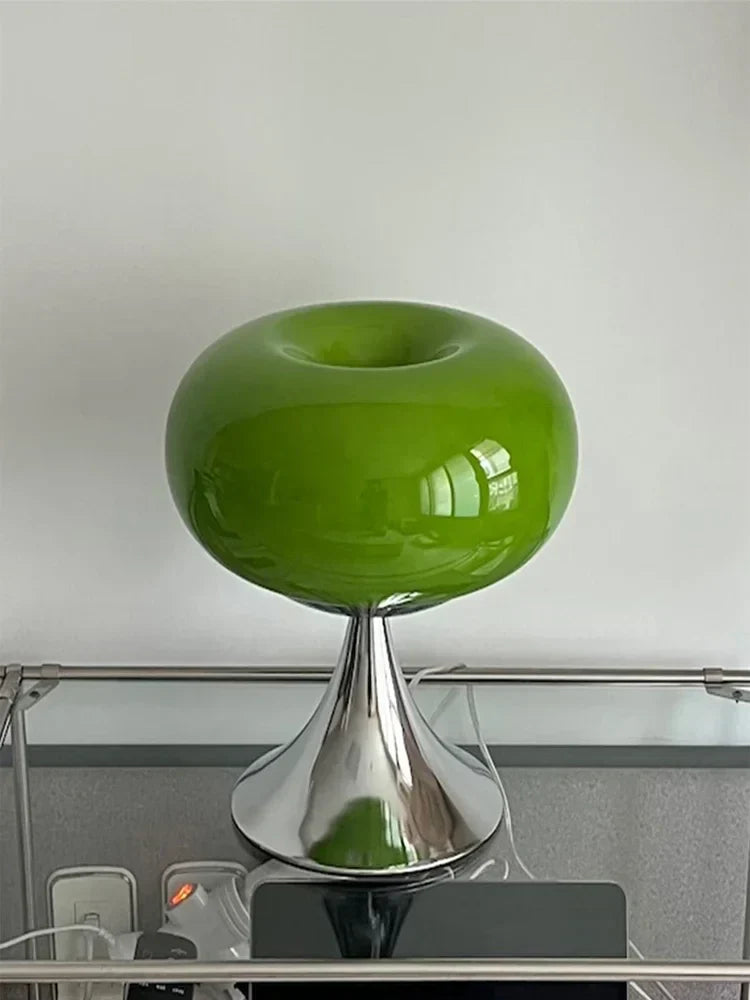 Vintage lampka biurkowa w kształcie jabłka