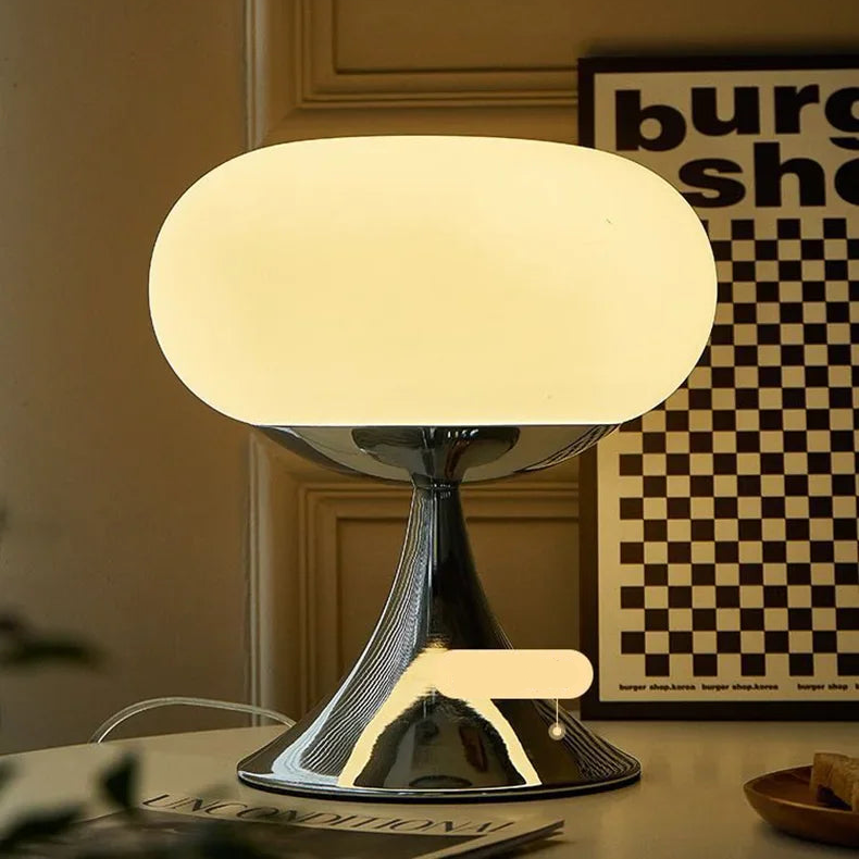 Vintage lampka biurkowa w kształcie jabłka