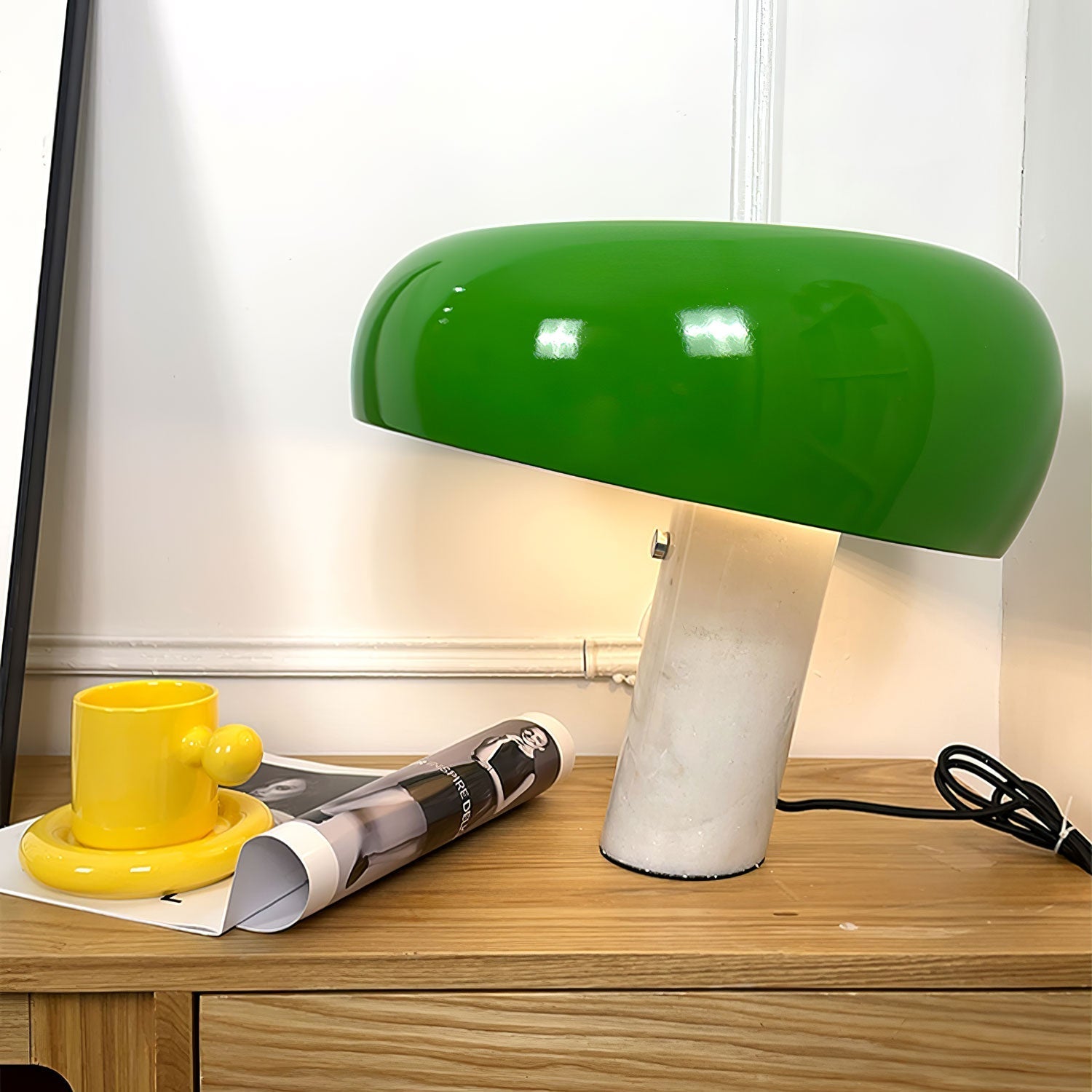 Nowoczesna i stylowa lampa biurkowa w kształcie grzyba