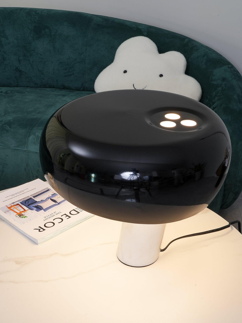 Nowoczesna i stylowa lampa biurkowa w kształcie grzyba