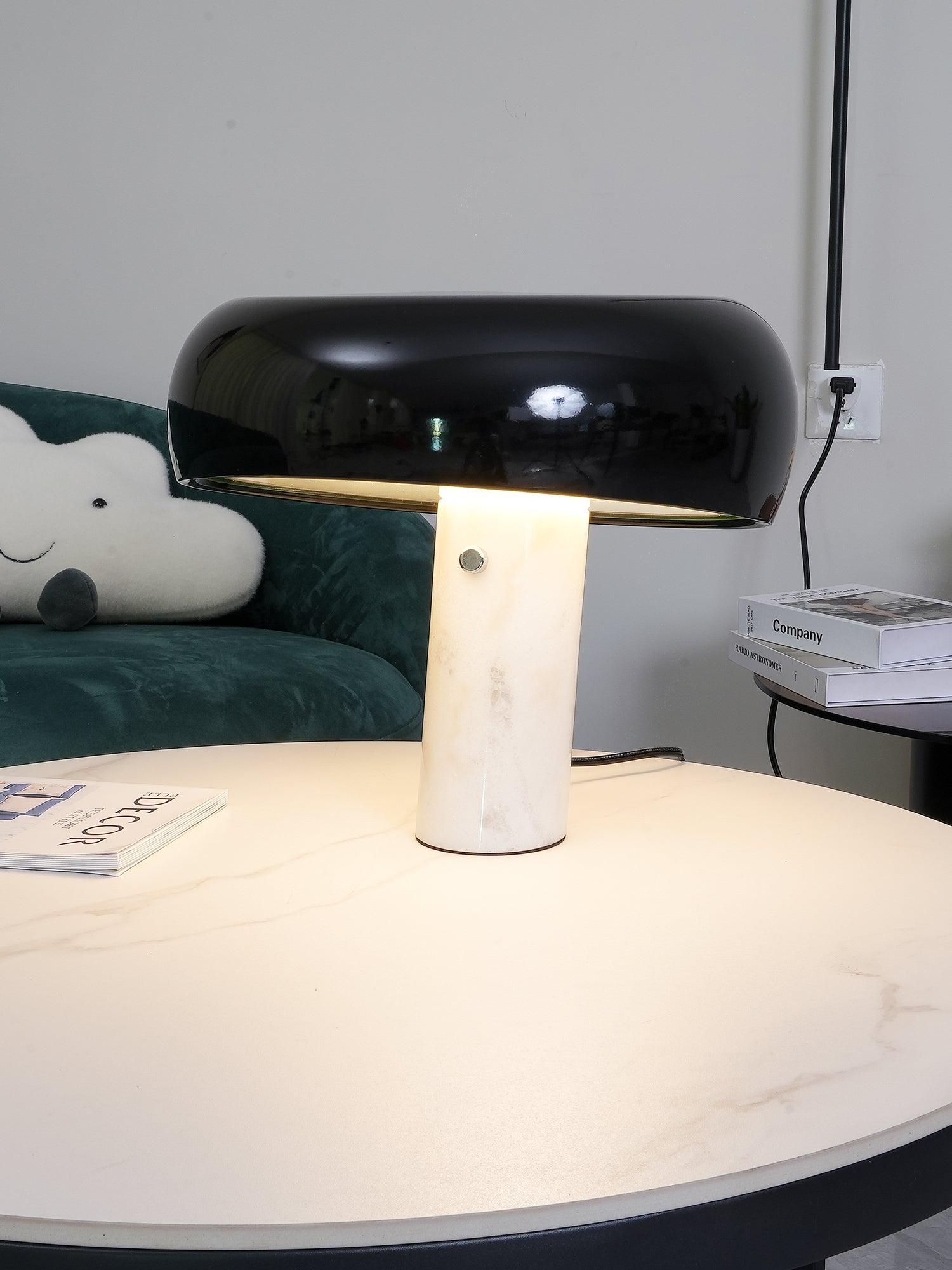 Nowoczesna i stylowa lampa biurkowa w kształcie grzyba