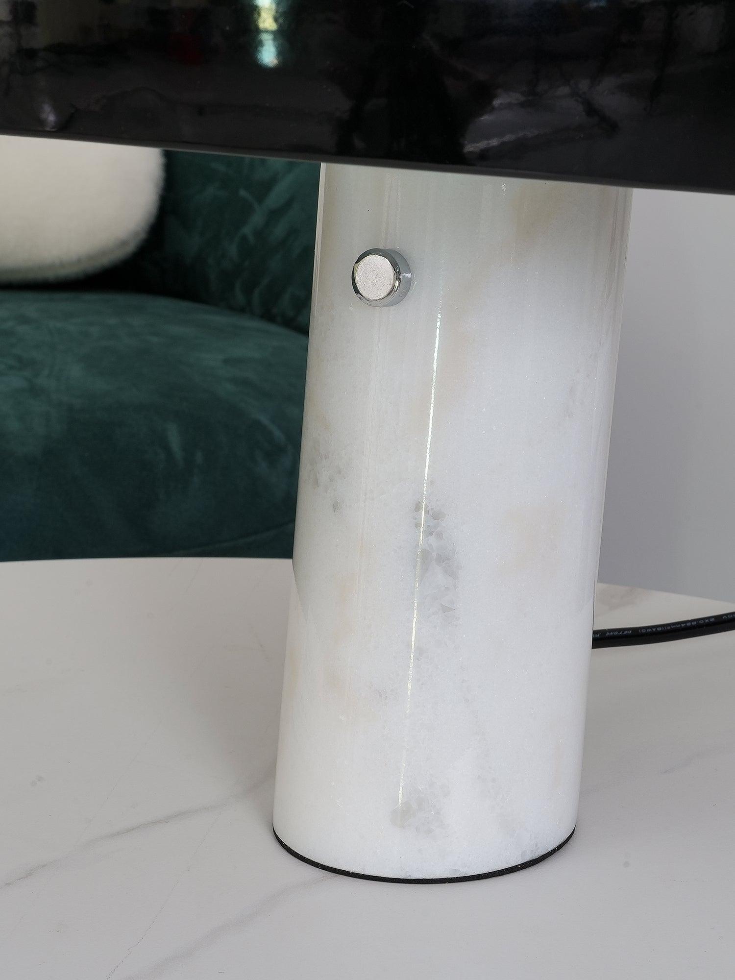 Nowoczesna i stylowa lampa biurkowa w kształcie grzyba