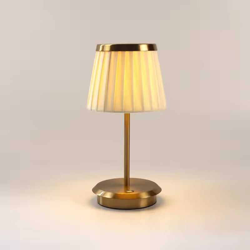 Lampa biurkowa o ponadczasowym designie