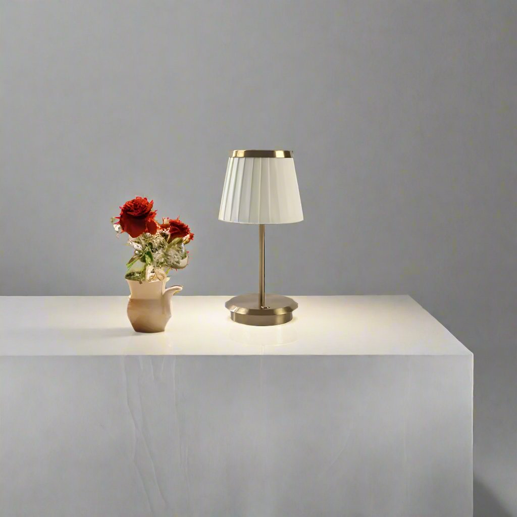 Lampa biurkowa o ponadczasowym designie