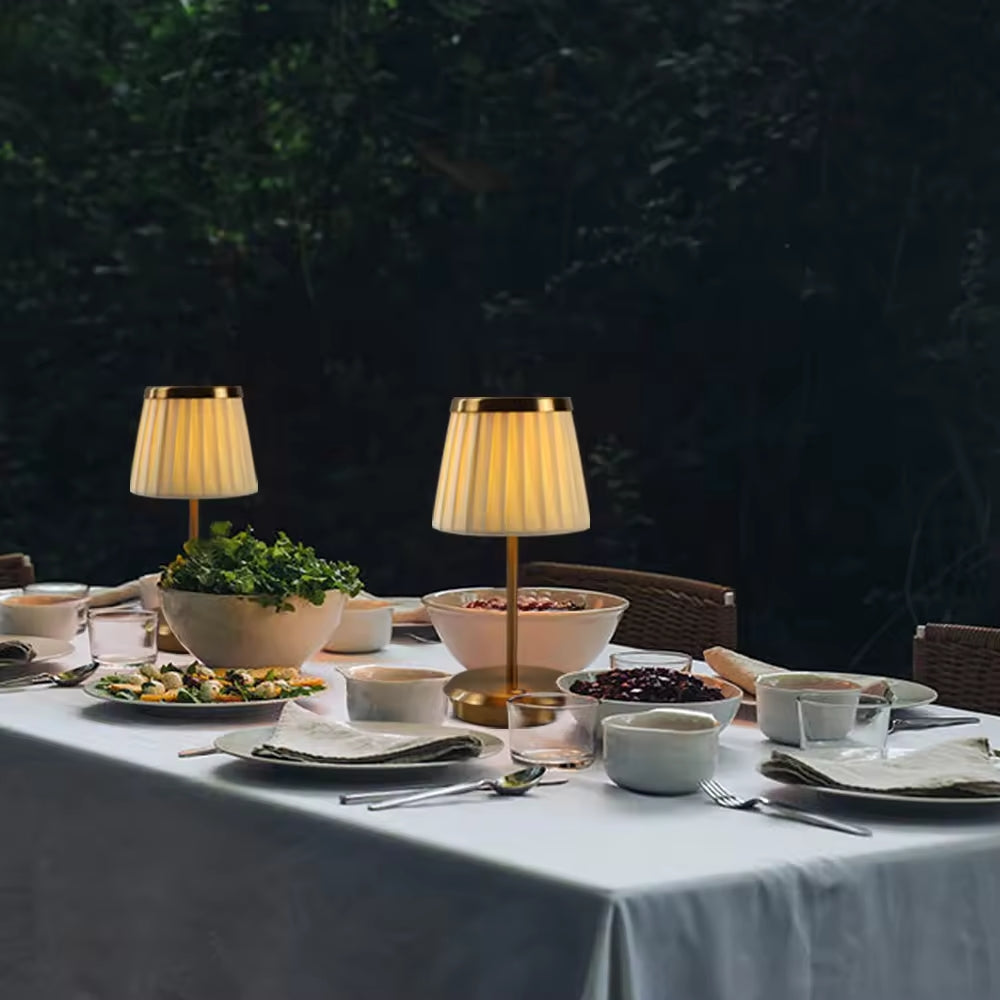 Lampa biurkowa o ponadczasowym designie
