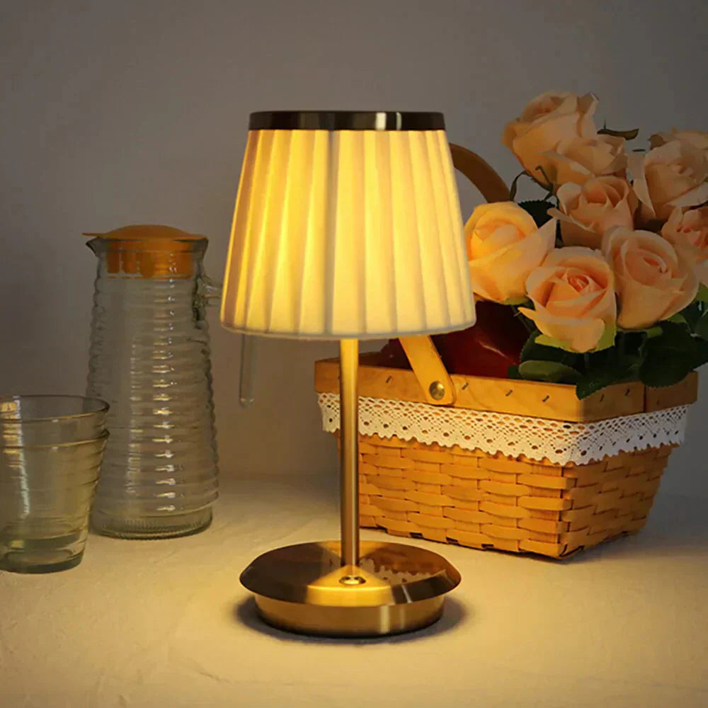 Lampa biurkowa o ponadczasowym designie