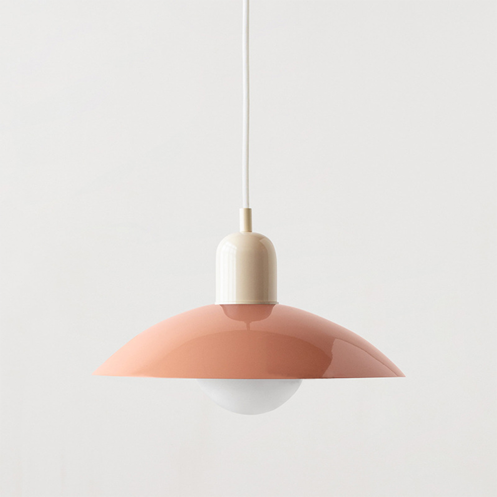 Kolorowa lampa wisząca inspirowana stylem retro