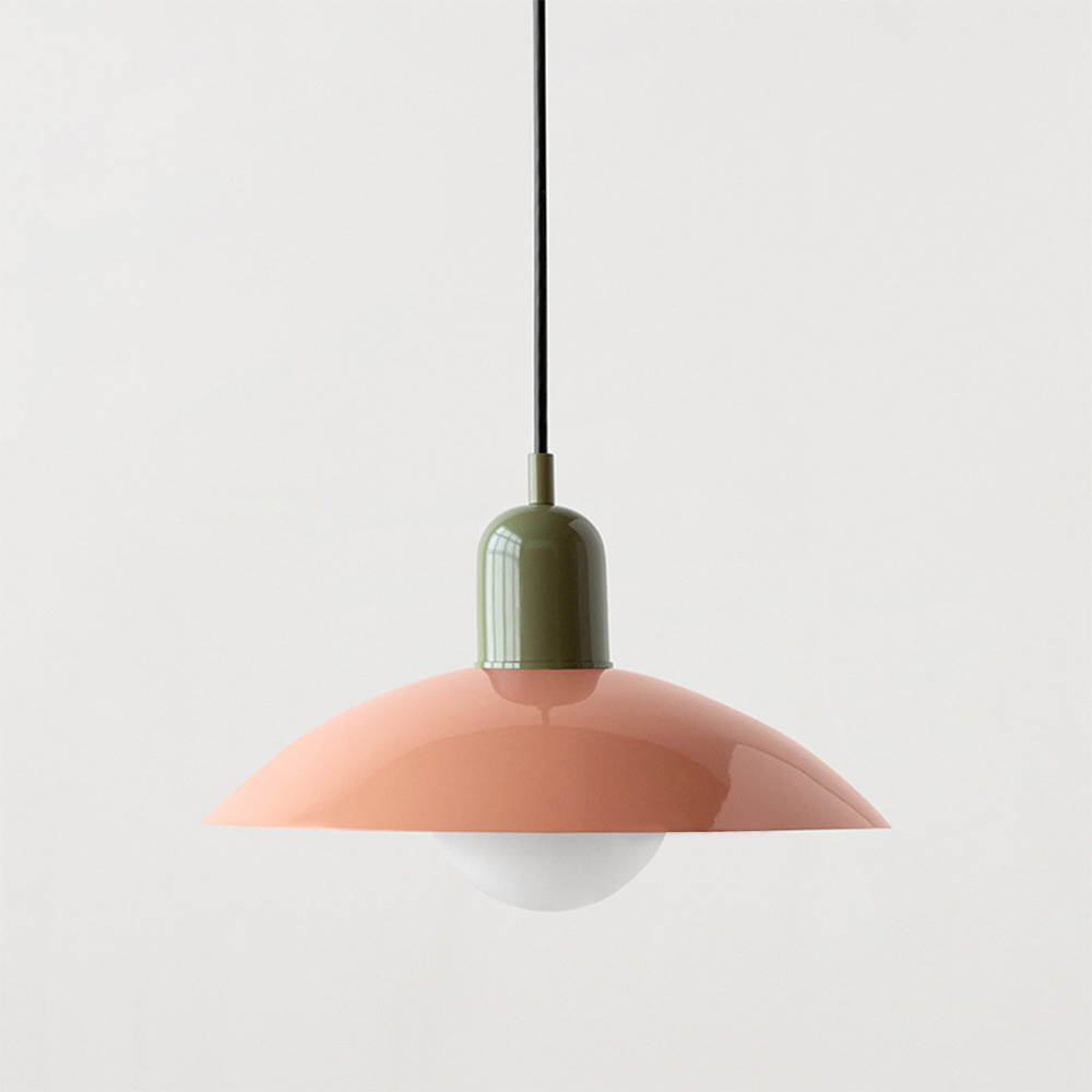 Kolorowa lampa wisząca inspirowana stylem retro