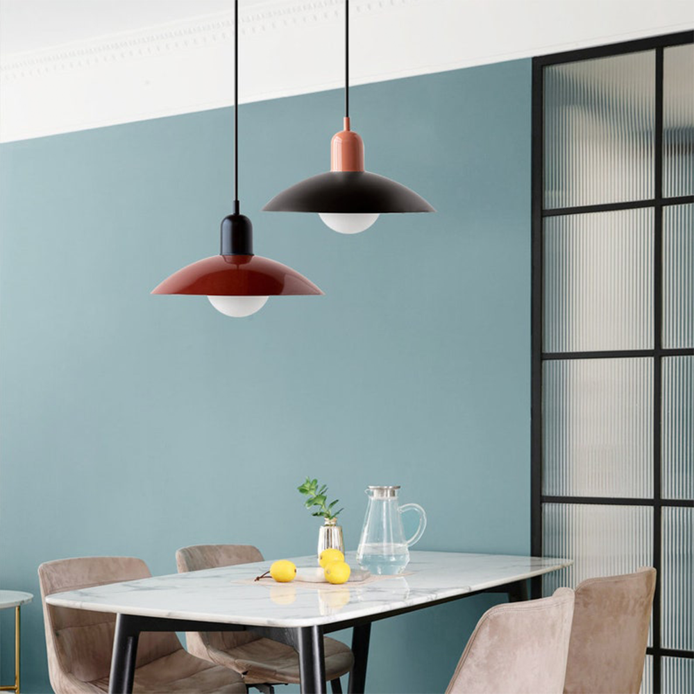Kolorowa lampa wisząca inspirowana stylem retro