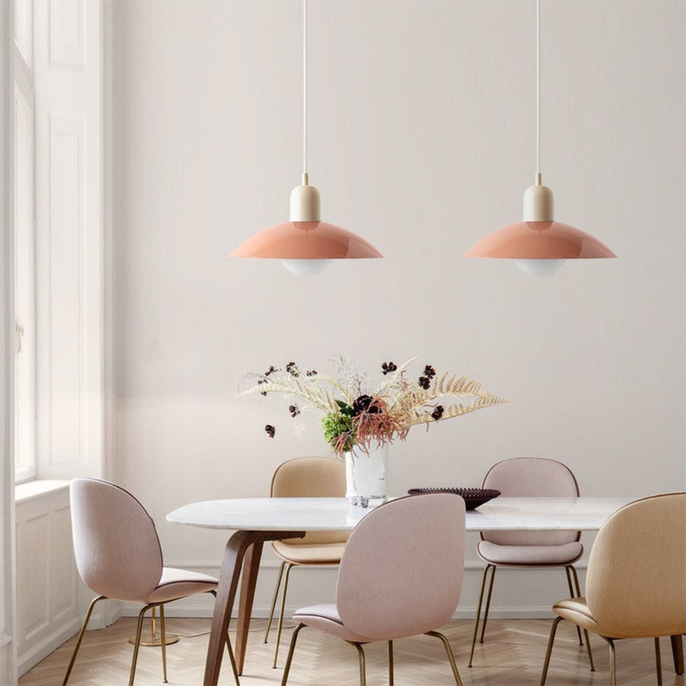 Kolorowa lampa wisząca inspirowana stylem retro