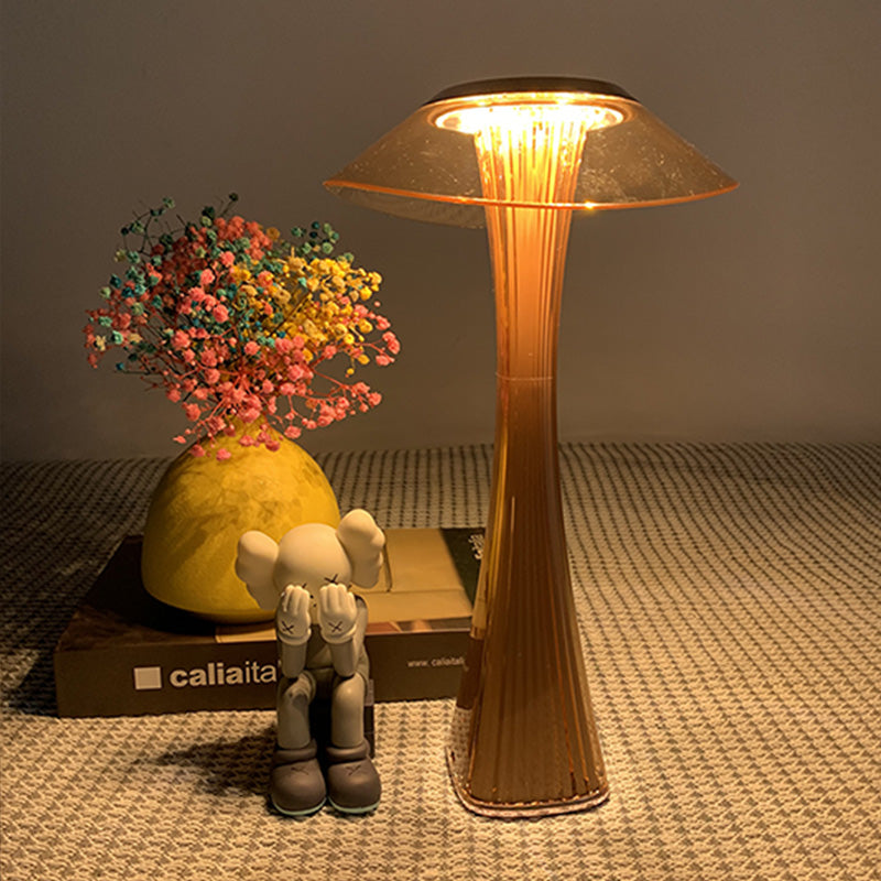 Lśniąca geometryczna lampa biurkowa LED