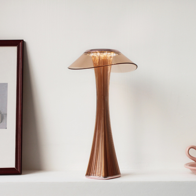 Lśniąca geometryczna lampa biurkowa LED