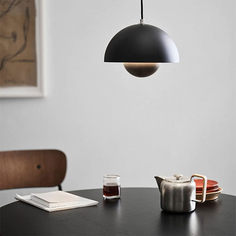 Pływająca lampa wisząca w kształcie kuli