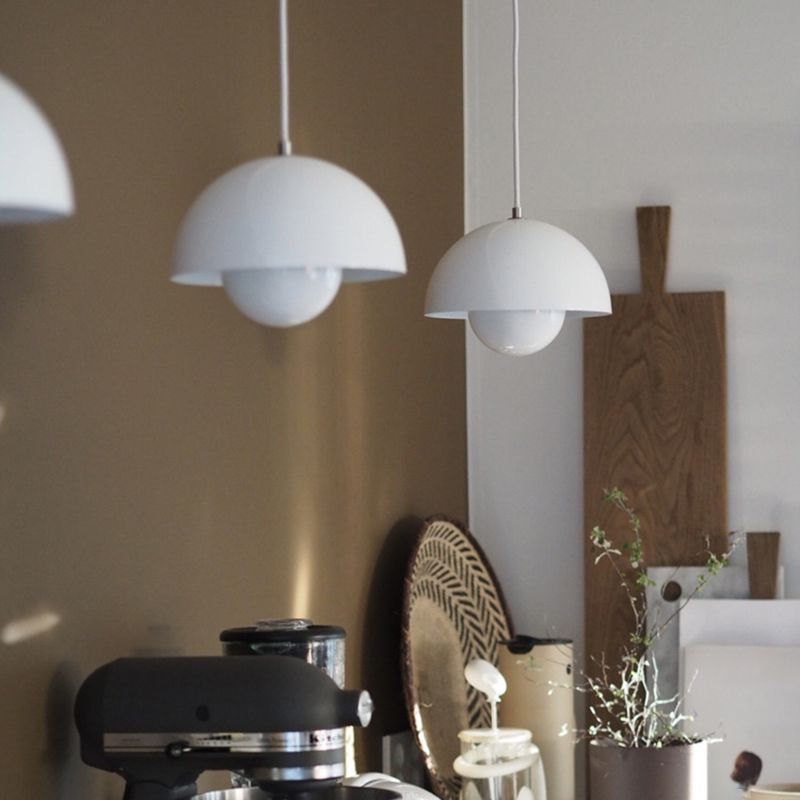 Pływająca lampa wisząca w kształcie kuli