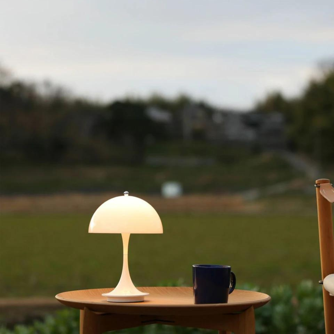 Przenośna bezprzewodowa lampa stołowa