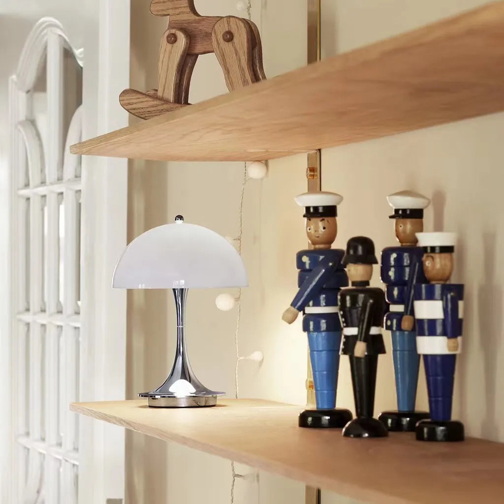 Przenośna bezprzewodowa lampa stołowa