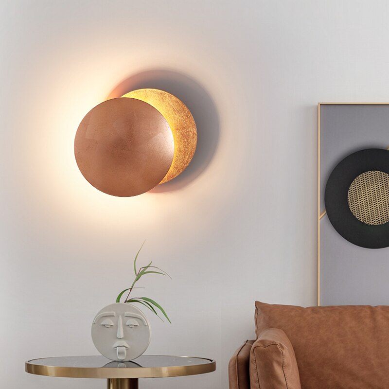 Nowoczesna lampa ścienna inspirowana energią słoneczną