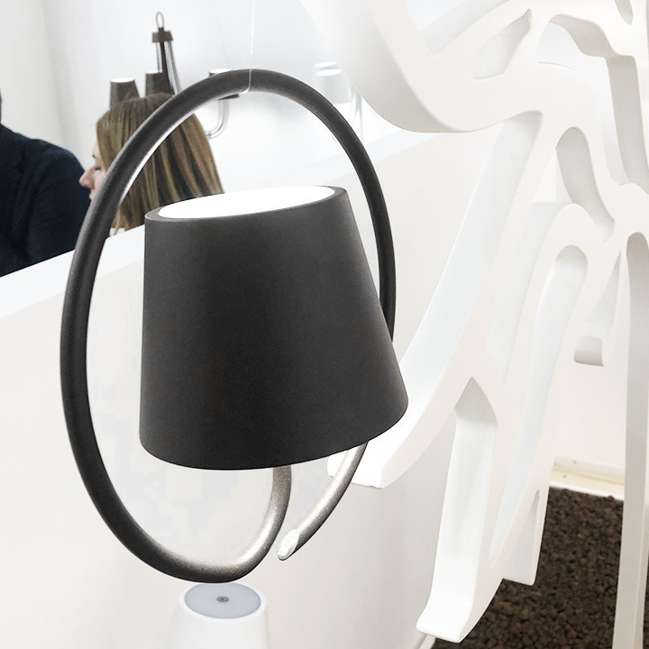 Akumulatorowa minimalistyczna przenośna lampa wisząca LED
