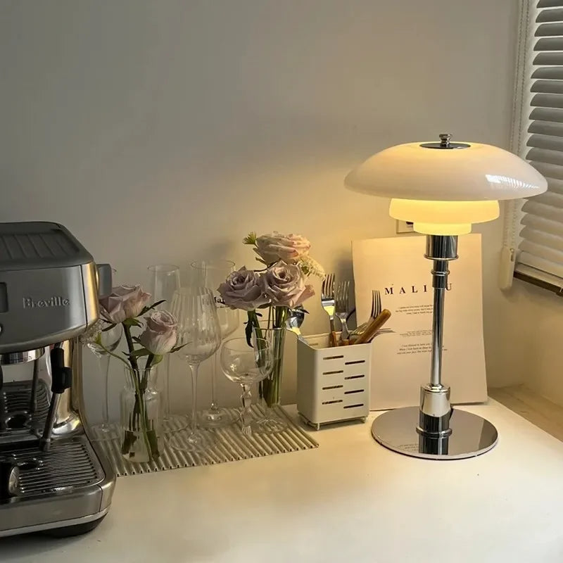 Regulowana minimalistyczna lampa biurkowa LED