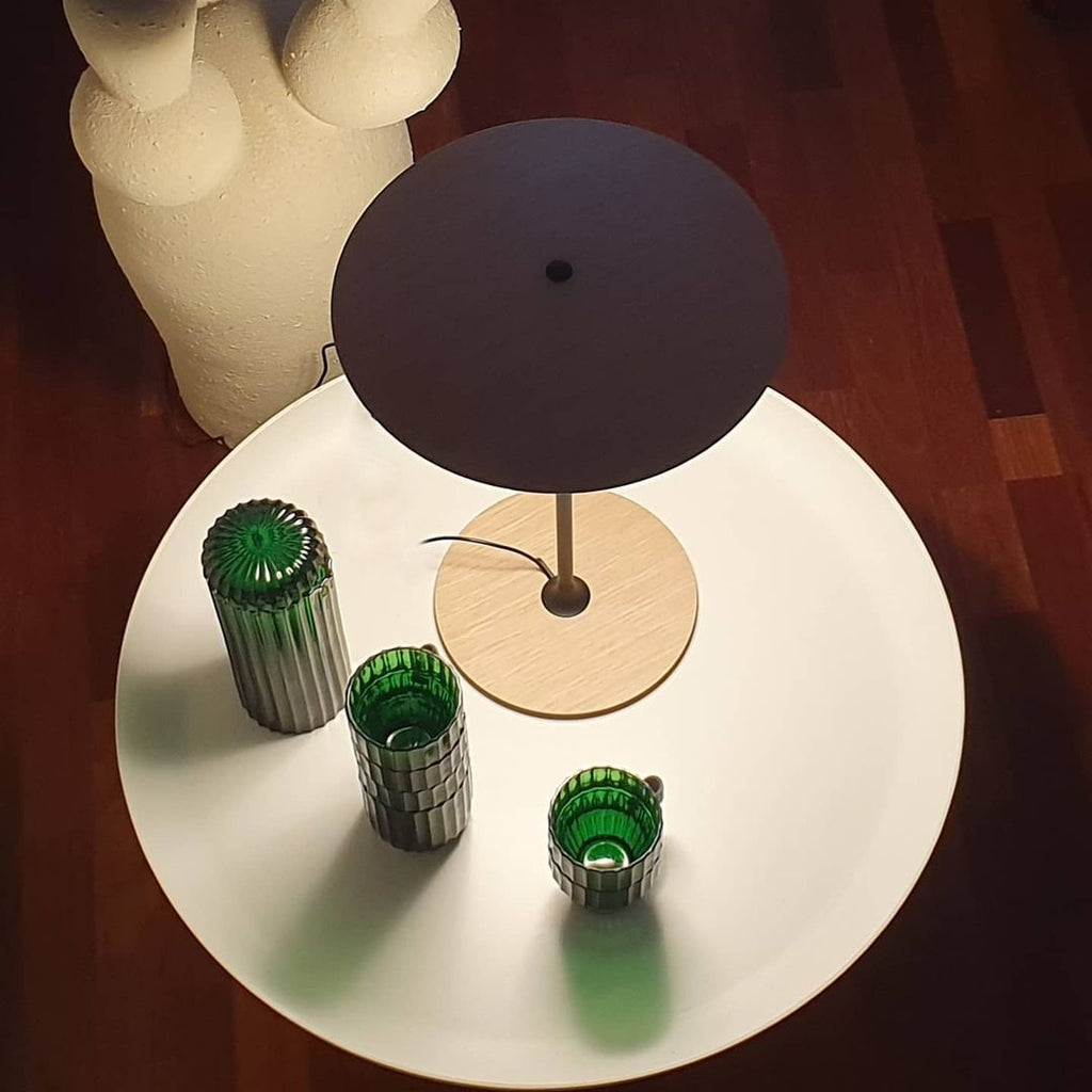 Lampa biurkowa w ciepłym odcieniu imbiru