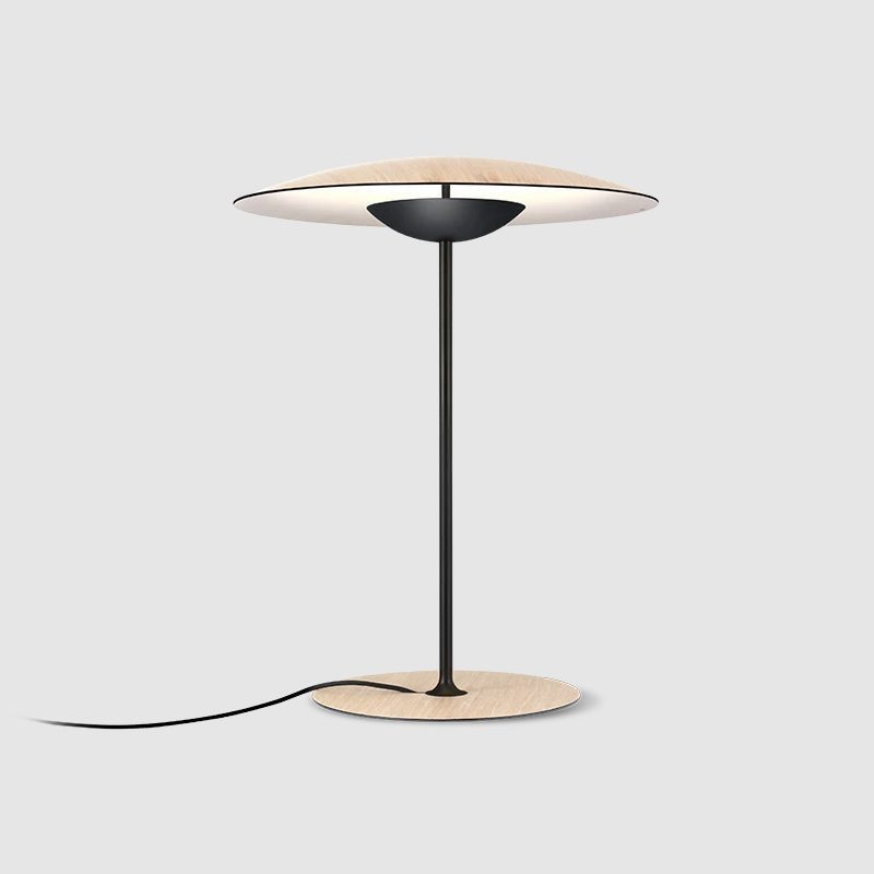 Lampa biurkowa w ciepłym odcieniu imbiru