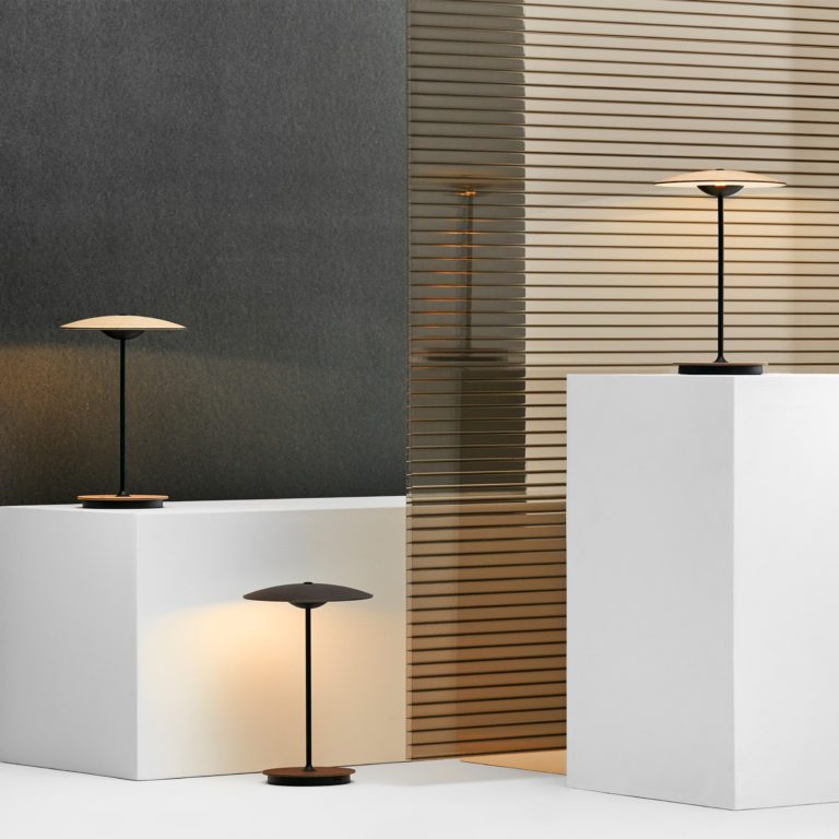 Lampa biurkowa w ciepłym odcieniu imbiru