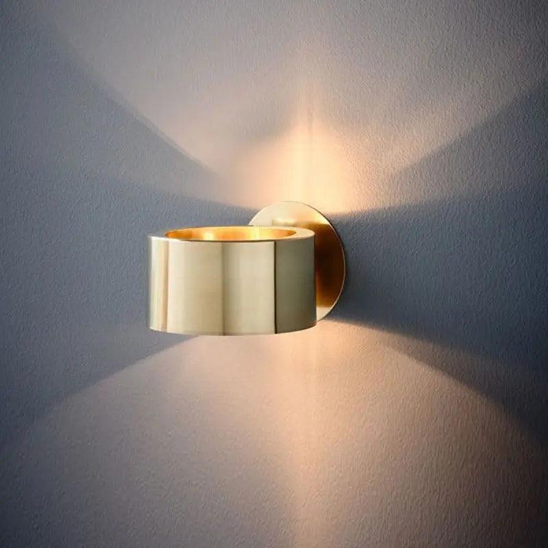 Stylowa lampa ścienna LED z akcentem