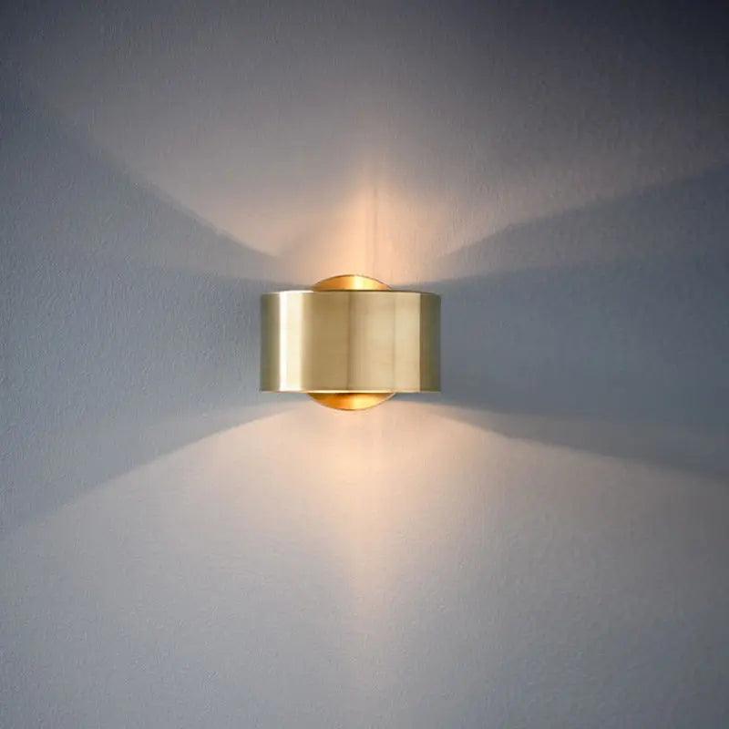 Stylowa lampa ścienna LED z akcentem
