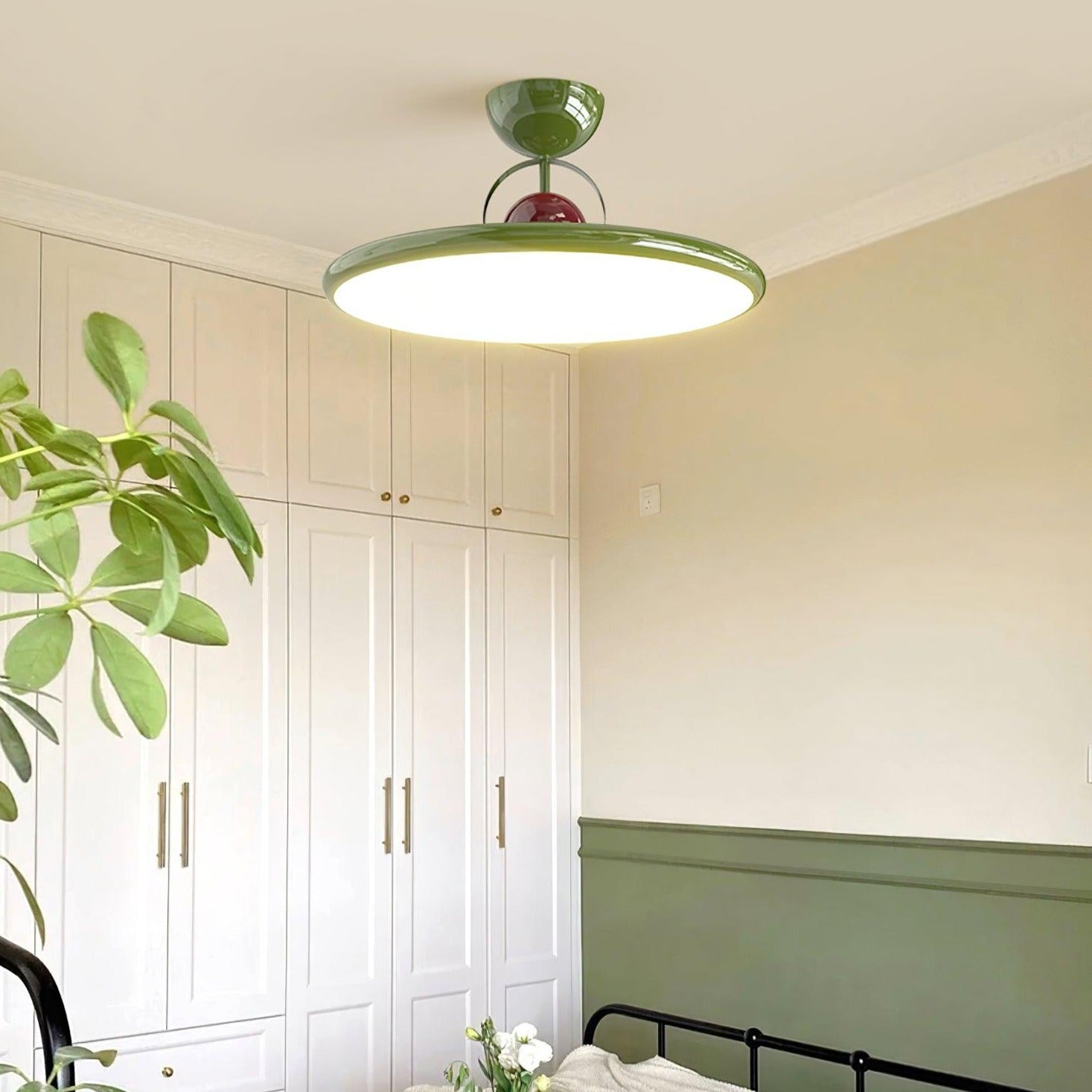 Minimalistyczna designerska lampa sufitowa LED