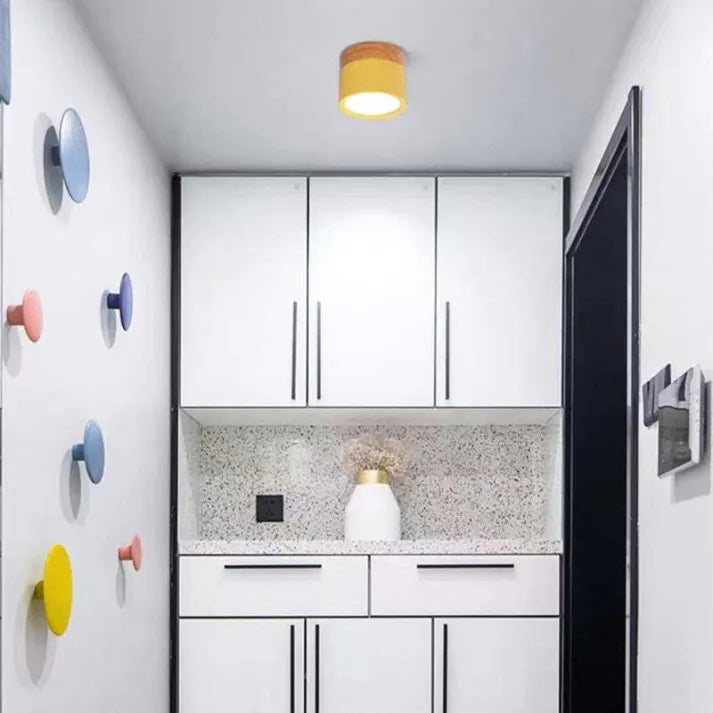 Minimalistyczna cylindryczna lampa sufitowa LED
