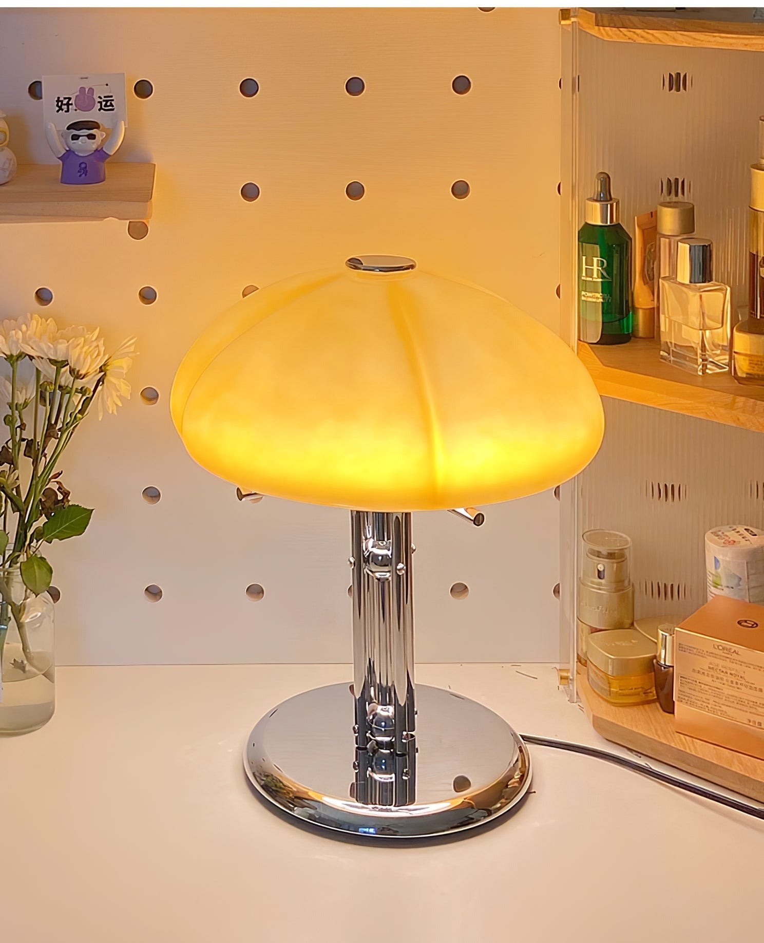 Lampa biurkowa w stylu retro minimalistyczna