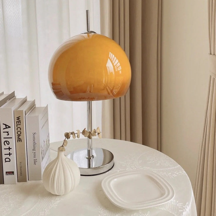 Lampa biurkowa w stylu retro minimalistyczna