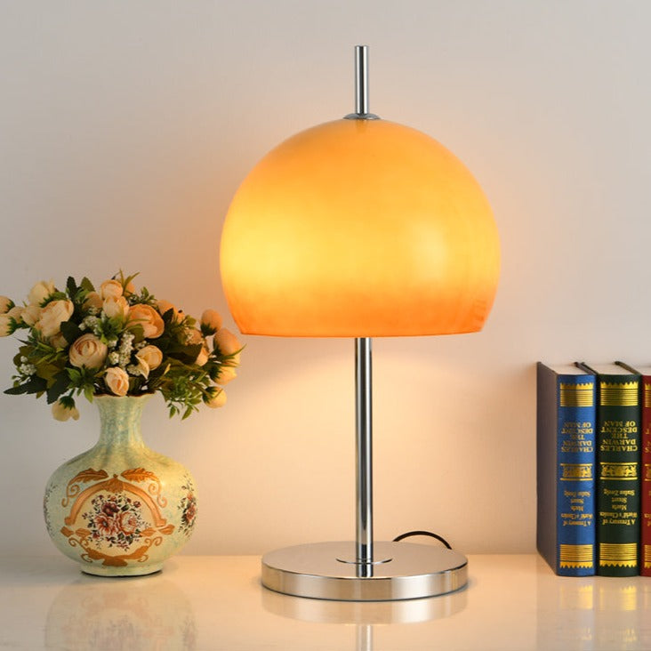 Lampa biurkowa w stylu retro minimalistyczna