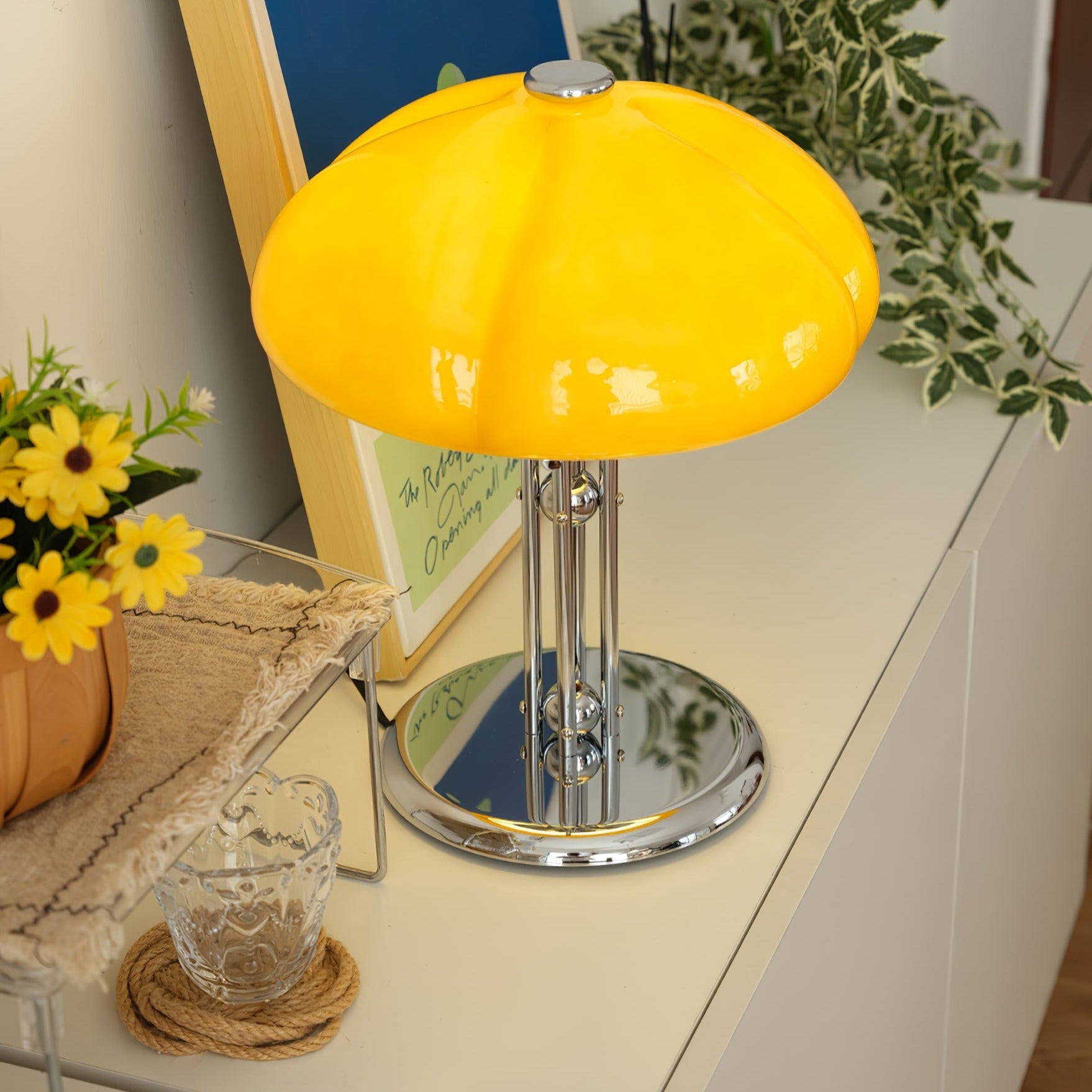 Lampa biurkowa w stylu retro minimalistyczna