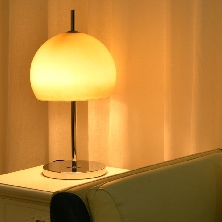 Lampa biurkowa w stylu retro minimalistyczna