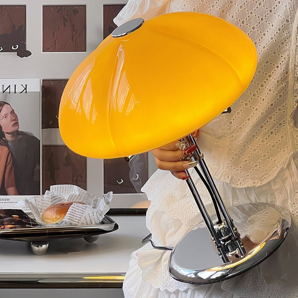 Lampa biurkowa w stylu retro minimalistyczna