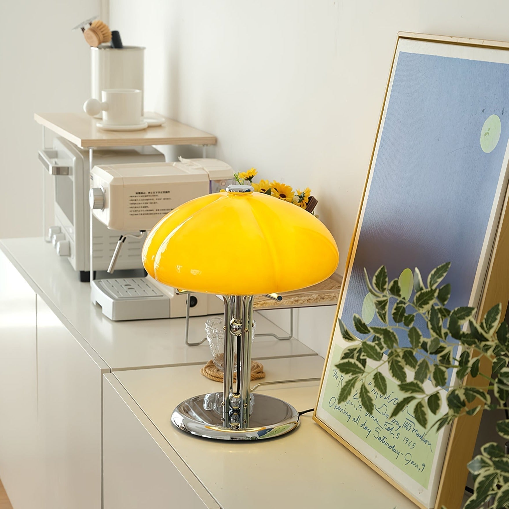 Lampa biurkowa w stylu retro minimalistyczna