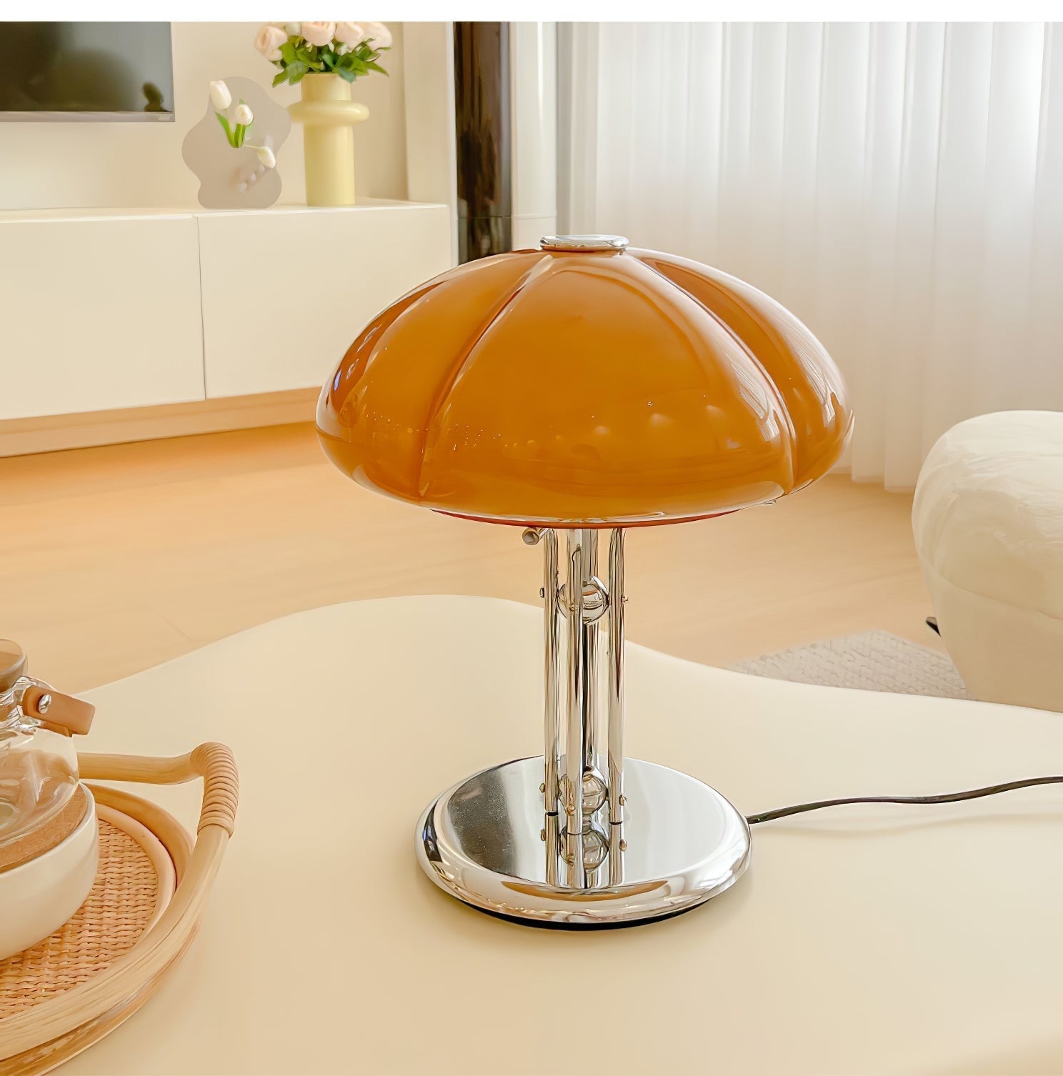 Lampa biurkowa w stylu retro minimalistyczna