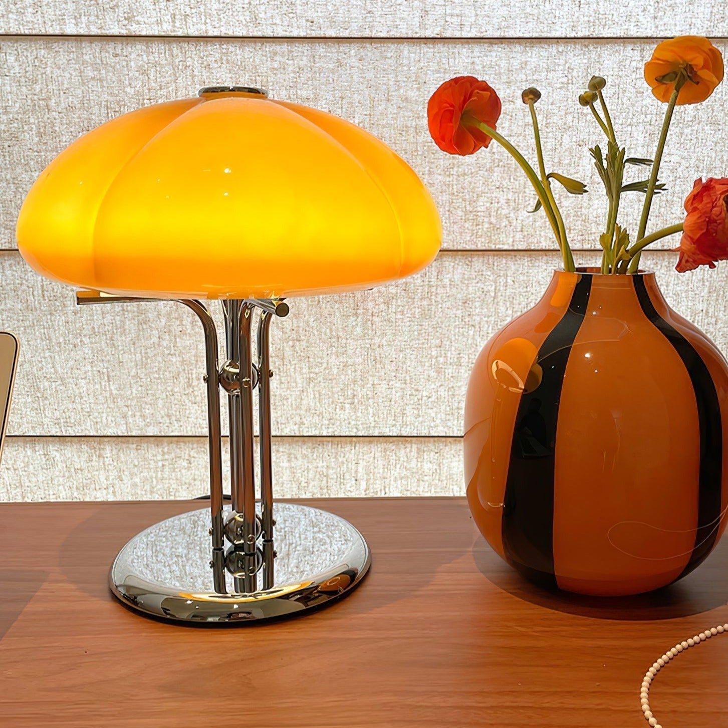 Lampa biurkowa w stylu retro minimalistyczna