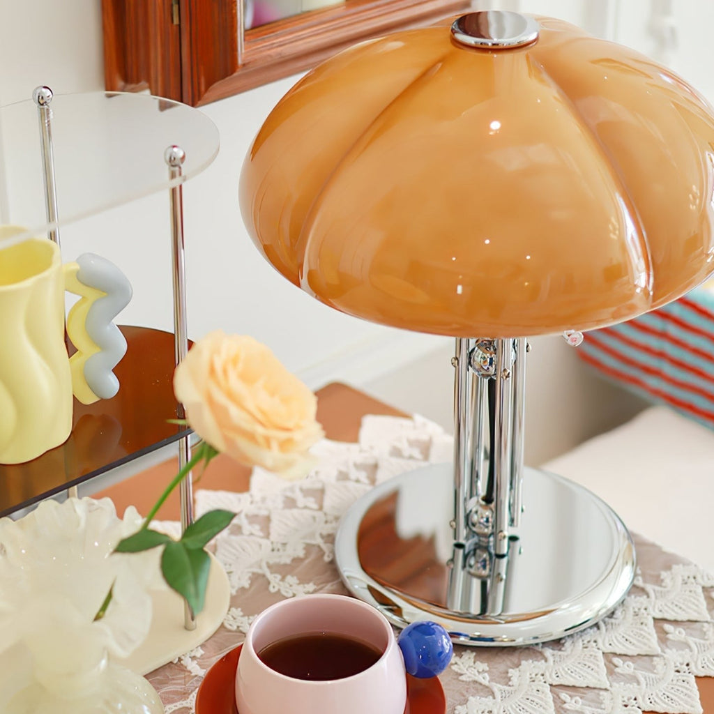 Lampa biurkowa w stylu retro minimalistyczna