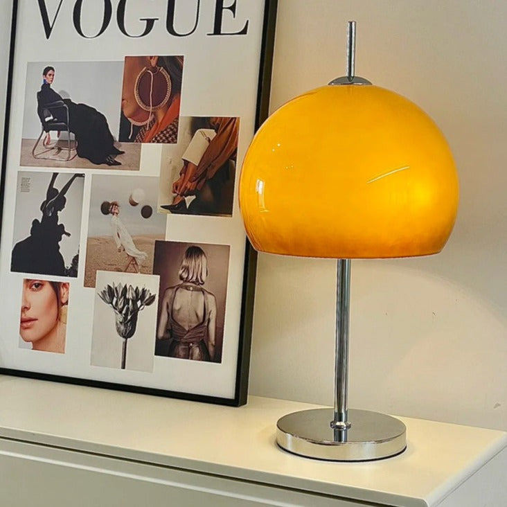 Lampa biurkowa w stylu retro minimalistyczna
